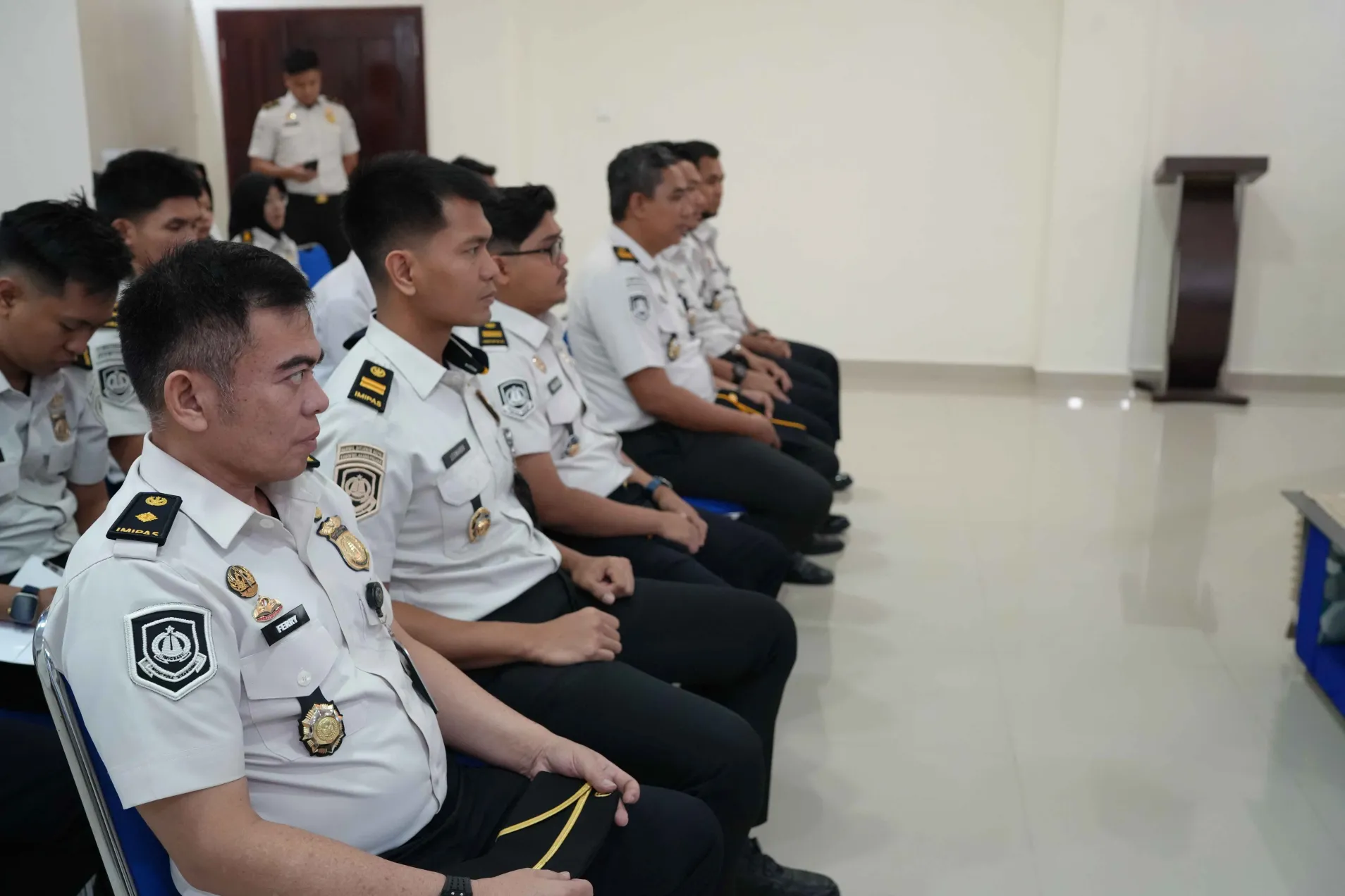 Penguatan Integritas dan Fungsi Teknis: Kanwil Imigrasi Papua Barat Gelar Bindalwasnis di Kanim Manokwari