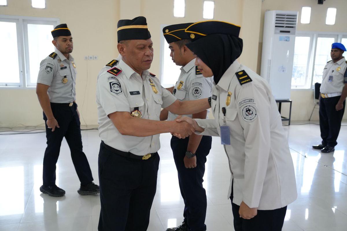 Kakanwil Ditjen Imigrasi Papua Barat Lantik Dua Pegawai Fungsional di Kanwil Ditjen Imigrasi Pabar
