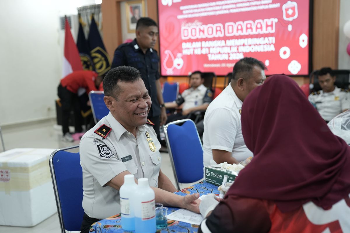 Kakanwil Ditjen Imigrasi Papua Barat Ikuti Kegiatan Donor Darah Peringatan HUT ke-81 Kemerdekaan RI